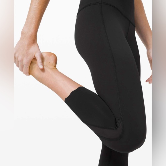 Lululemon Wunder Under Crop High-Rise *Scallop Full-On Luxtreme 23" in Black 12 - Picture 4 of 9